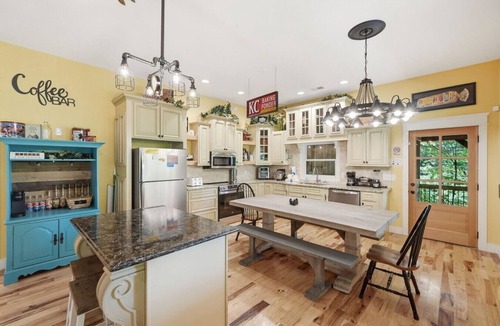 Kodak House | Smoky Trails Retreat | Sleeps 16 + Lots of Games!