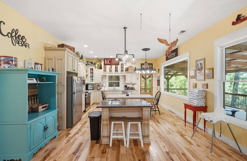 Kodak House | Smoky Trails Retreat | Sleeps 16 + Lots of Games!
