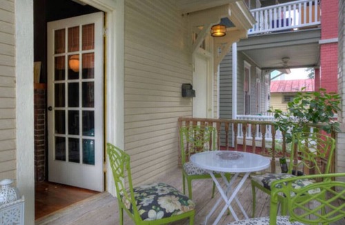 Thomas Square Condo | Solar Powered Suite In Starland