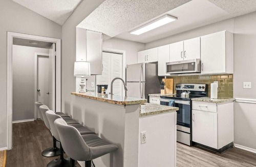 Kirkman North Apartment | Solara Apartments Spacious 2BR Apartment Sleeps 6 Pet-Friendly