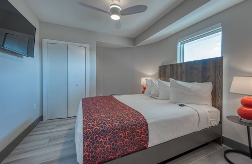 Treasure Island Hotel | Soothing hotel suites with AC in Treasure Island