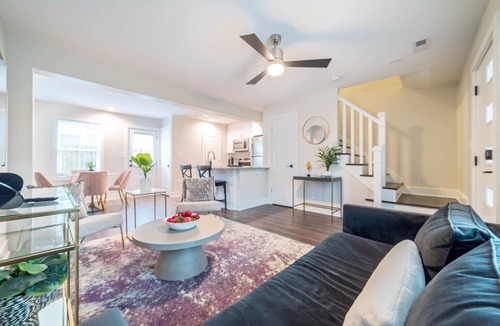 Villa Heights Apartment | Sophisticated Modern Home near NoDa, by Mansion™