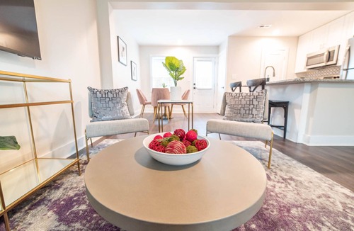 Villa Heights Apartment | Sophisticated Modern Home near NoDa, by Mansion™