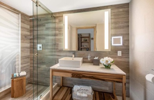 City Center Hotel | South Beach Hideaway | 3 Deluxe Double Rooms | 1.5 mi to Miami Beach Golf Club