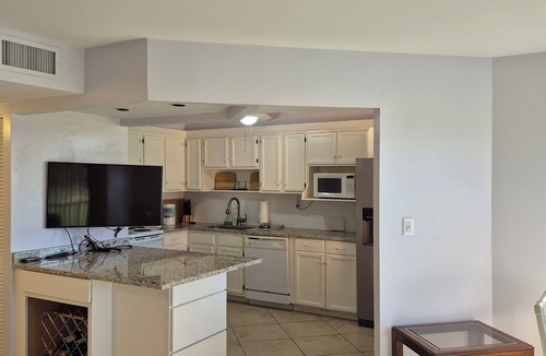 Hammock Bay Condo | South-east exposure, natural & breezy, Golf & water view
