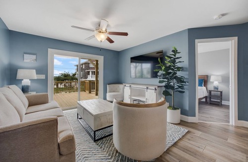 South End House | South End WB Beach house w stunning Sunset water views from large front porch.