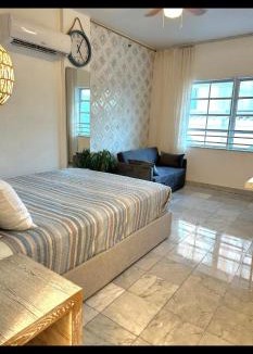 Flamingo/Lummus Apartment | South Miami Beach Hotel Room