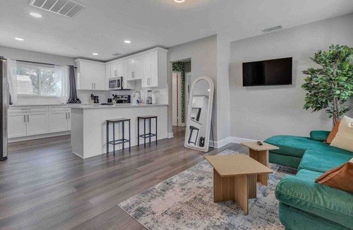 Sun Bay South House | South Tampa 3/2 w/Backyard | Sleeps 10!