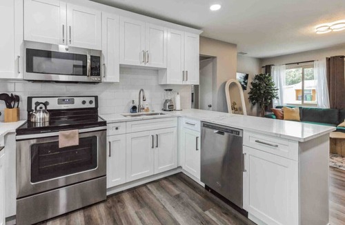 Sun Bay South House | South Tampa 3/2 w/Backyard | Sleeps 10!