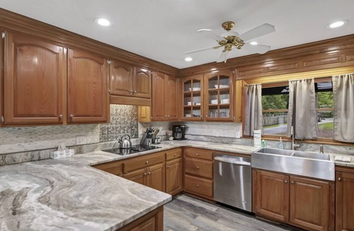 Chapin House | Southern Comfort Cabin | 4BR | Dog Friendly!