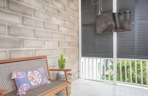 Historic Downtown Savannah House | Southern Comfort Too by Lucky Savannah