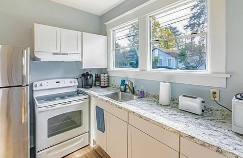 Midtown House | Southern Serenity-3BR w/Fenced Yard