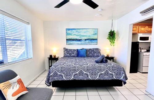 Hollywood South Central Beach Hotel | Southwinds Inn by The Gold Nests