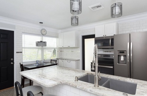 Rock Ridge House | Spa Like Family Retreat w/art studio, hot tub, and fenced backyard!