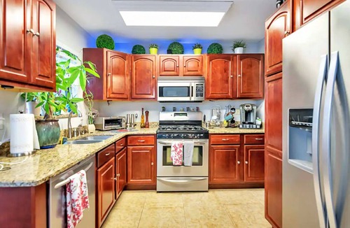 Tropic House | Space Coast Oasis Solar Heated Pool, Hot Tub, Movie Theater & Aquarium