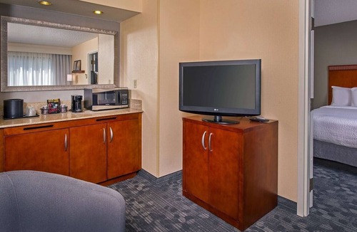 University Place Hotel | Spacious 1BR Unit Near Pavilion | Pet-Friendly & Enjoy the Pool