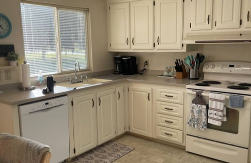 Fussels Corner House | Spacious 2 bedroom, 2 bath bungalow with all the amenities in Schalamar Creek