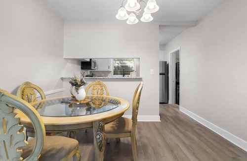 Forest Acres House | Spacious 2 Bedroom walking distance to shopping and Dining.