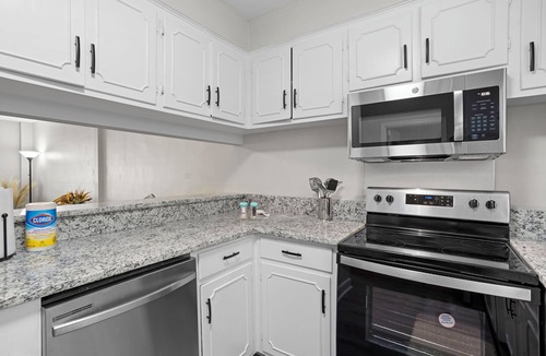 Forest Acres House | Spacious 2 Bedroom walking distance to shopping and Dining.