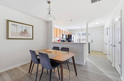 Northeast Raleigh House | Spacious 2 bedrooms townhouse by the Greenway/Pool access
