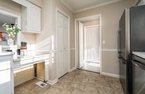 Huntcliff Condo | Spacious 2 BR Condo/Pool Access