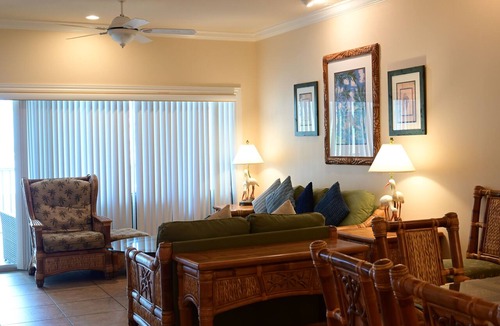 Bradenton Beach Hotel | Spacious 2BR condo. Perfect for family gatherings
