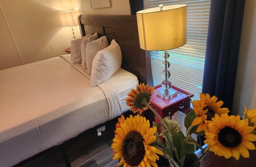 Longs House | Spacious 2BR Retreat-10 minutes to the Beach! Pet Friendly!
