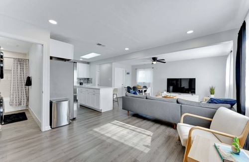 Northwest House | Spacious 3 Bedroom Virginia Beach Getaway – 30 + Night Stays