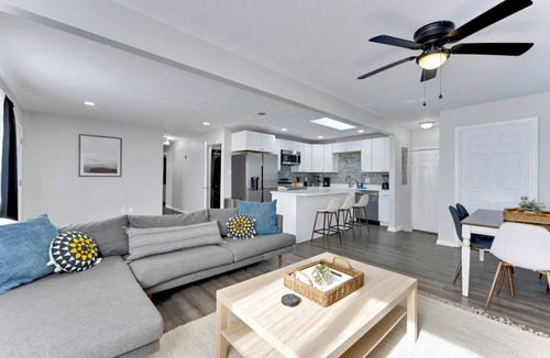 Northwest House | Spacious 3 Bedroom Virginia Beach Getaway – 30 + Night Stays