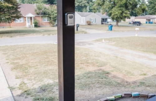 New Madrid House | Spacious 3-bedroom 2 story house in New Madrid near boat ramp with a toy room!