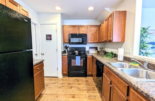 Biddleville Villa | Spacious 3 bedroom/3 bathroom townhome minutes from Uptown Charlotte.