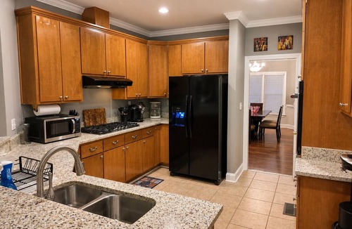 Atlanta Hotel | Spacious 3bd 2 ba Southwest Atlanta Retreat near Airport and Downtown