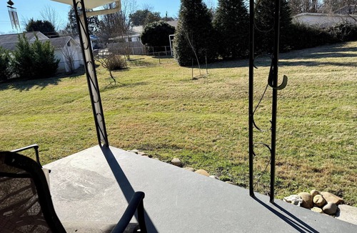 Oak Ridge House | Spacious 3BR Home. 0.5 Mi to Methodist Medical. Central to DOE sites.
