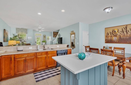 Bluffton Condo | ✨ Spacious 3BR Retreat Minutes from Old Town Bluffton – Walk, Bike, or Drive! ✨