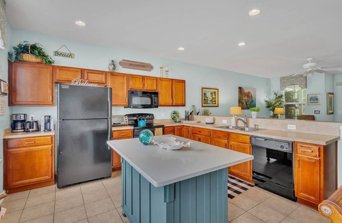 Bluffton Condo | ✨ Spacious 3BR Retreat Minutes from Old Town Bluffton – Walk, Bike, or Drive! ✨