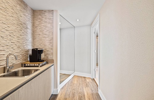 Hollywood South Central Beach Condo | Spacious 4-bedroom condo with AC in peaceful Hollywood
