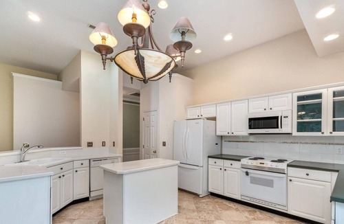 Provincetowne House | Spacious 4-bedroom house in welcoming Charlotte with AC close to shopping center