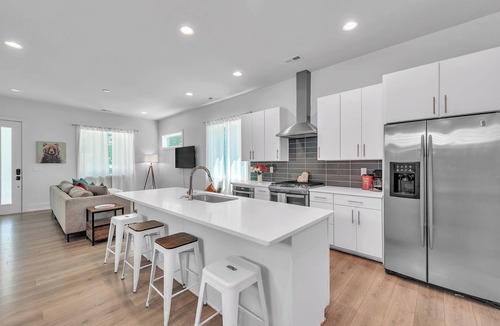 Sugar Creek House | Spacious 4-bedroom house with WiFi, AC in charming Charlotte