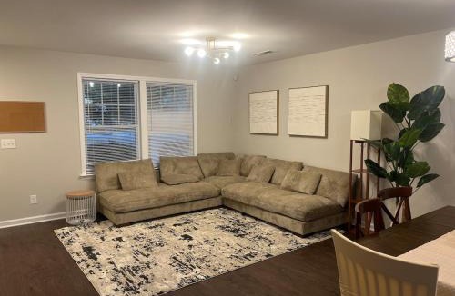 Charlotte House | Spacious 4 bedroom House in University area close to PNC pavilion