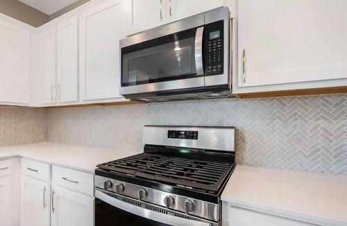 Clayton House | Spacious 4-bedroom house with AC and WiFi in tranquil Clayton
