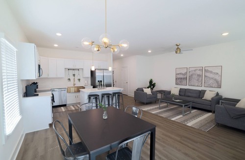 Central House | Spacious 4-bedroom townhome in Central with AC, WiFi. Enjoy your stay