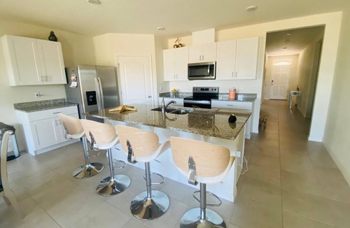 Halifax House | Spacious 4-bedroom house in nice Ormond Beach with a Lakeview.