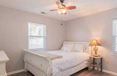 Olde Town House | Spacious 4 bedroom w/pool, Guesthouse & hot tub