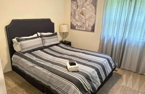 Charlotte House | Spacious 4BR - 10 Min to Uptown - Yard - Pets OK