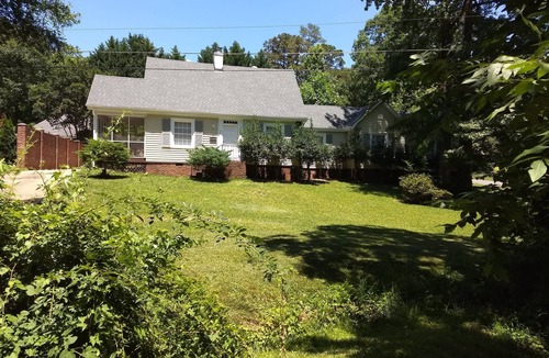 Sherwood Forest House | Spacious 4BR/2.5BA Pet-Friendly Safe Charlotte Location Near Uptown & SouthPark!