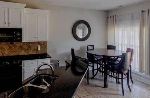 Madison House | Spacious 4BR Retreat - 2 Masters + Theater/Lounge - Sleeps 10-12