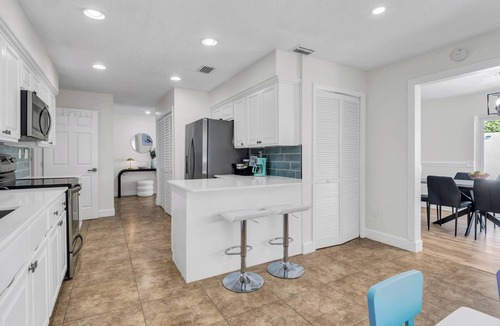 Lakeland Highlands House | Spacious 4BR Retreat Minutes to Downtown & Airport.