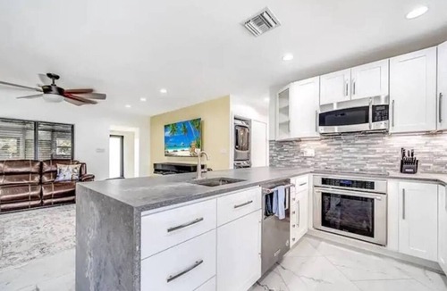 Wilton Manors House | Spacious 5-bedroom house with WiFi and AC in charming Wilton Manors