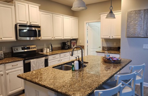 Calabria House | Spacious 5-bedroom house close to Disney Parks, WiFi, private pool ,club house.