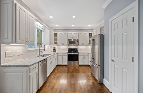 North Raleigh House | Spacious 5 Bedroom, Hot Tub, Arcade Room, EV Charger, Handicap & Quiet Culdesac!